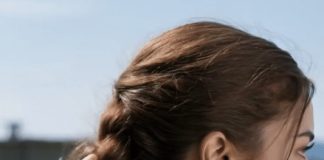 😱💔 Pukovnik je mladoj novakinji odrezao dugu pletenicu pred cijelom postrojbom kako bi je kaznio zbog neposluha… Ali ono što je Emily učinila odmah nakon toga ostavilo je bez riječi čak i najčvršće vojnike! 😨✂️