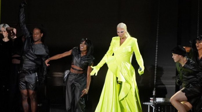 Kako se ponaša dete jedne pop dive? Pogledajte snimak Nike Tošić sa maminog koncerta o kome će se dugo pričati