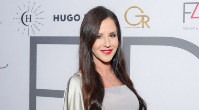 TAMARA VUČIĆ SLAVI ĐURĐIC: Podelila fotke iz porodičnog doma, na trpezi sarma, u prvom planu ikona i sveća