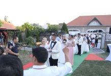 TROSTRUKA SVADBA U SRBIJI OD 1.000.000 EVRA RASPAMETILA LJUDE: Domaćin otkrio kako je zaradio OGROMNE PARE i sve ŠOKIRAO (VIDEO)