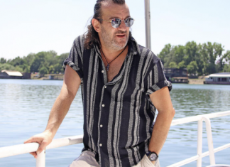 OVO JE NOVA DEVOJKA ACE LUKASA?! Atraktivna plavuša bacila pevača u senku, a duboki dekolte svima zapao za oko! (FOTO)