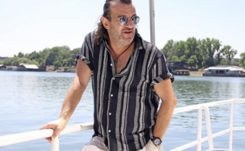 OVO JE NOVA DEVOJKA ACE LUKASA?! Atraktivna plavuša bacila pevača u senku, a duboki dekolte svima zapao za oko! (FOTO)