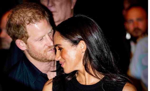 Zbog OVE FOTOGRAFIJE su Megan i Hari napustili kraljevsku porodicu? Čim su je ugledali, shvatili su BRUTALNU PORUKU