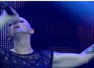 Pred smrt: Jedva stoji na nogama, suze lije dok peva! Isplivao poslednji nastup Done Ares koji izaziva jezu u kostima: Pretužno! (VIDEO)