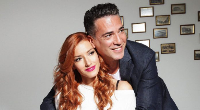 Da li nas to oči dobro služe? Jovana Joksimović uvukla majicu u pantalone pa pokazala stomačić: Predivno joj stoji (FOTO)