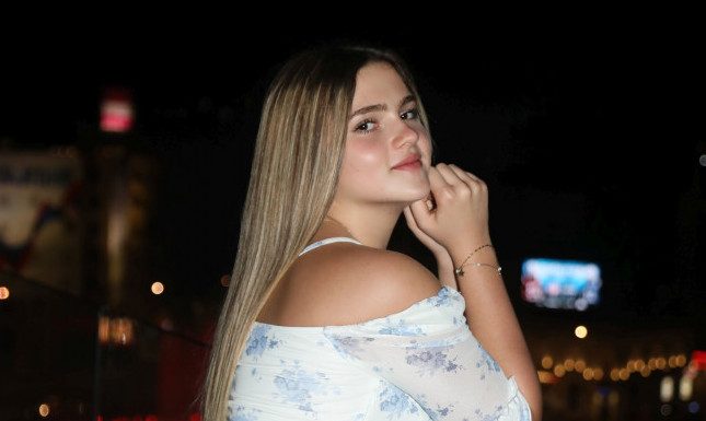 Ovako treba da izgleda devojčica koja završava osmi razred: Maturska haljina Nike Tošić spremna FOTO