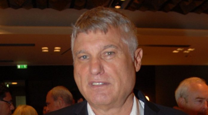 Sin Miroslava Lazanskog ima 33 godine i neverovatno liči na oca: Ovo je njegova jedina fotografija