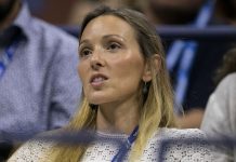 Dubok šlic, gola leđa… Jelena Đoković druga žena, da li je ovo njeno najizazovnije izdanje