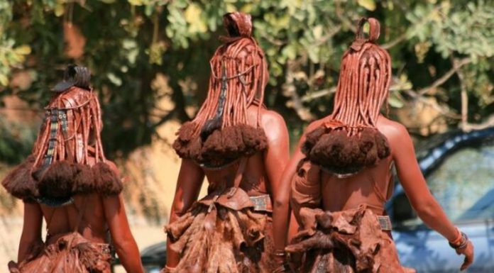 VEKOVIMA ŽIVE PO NEOBIČNIM PRAVILIMA: Najlepše pleme na svetu gde žene vode glavnu reč i ne kupaju se vodom već OVIM