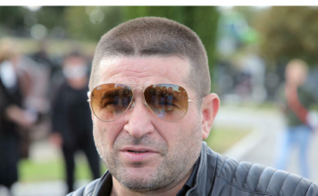 OVA BOLI GLAVA RIBETINA JE PRVA ŽENA BAJE MALOG KNINDŽE: Rasna BRINETA mu je rodila ČETVORO dece, EVO kako izgleda!