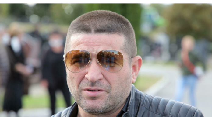 OVA BOLI GLAVA RIBETINA JE PRVA ŽENA BAJE MALOG KNINDŽE: Rasna BRINETA mu je rodila ČETVORO dece, EVO kako izgleda!