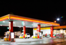 “IZ DŽIPA JE IZAŠLA MLAĐA ŽENA, UŠLA U WC, A ONDA..” Radnici pumpe u Apatinu zatekli NESVAKIDAŠNJI PRIZOR: Odmah pozvali policiju!