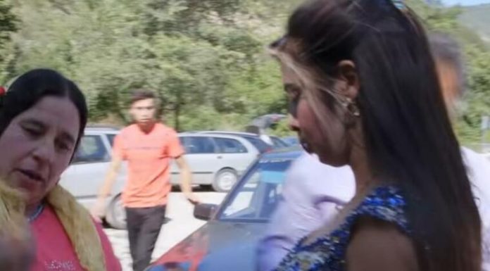 NA BUGARSKOJ PIJACI NEVESTA NA CENI JE SAMO 1 STVAR: Pogledajte kako se majka cenjka da bi prodala ćerku od 15 godina