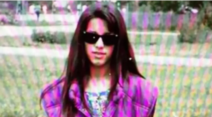 Danas je velika zvezda, a nekada je živela u siromaštvu: Stare fotografije otkrivaju mnogo toga o pevačici (foto)