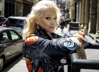 Smatraju je najvećom damom na ESTRADI: Udala se tajno za poznatog biznismena a danas u petoj deceniji izgleda kao BOMBA