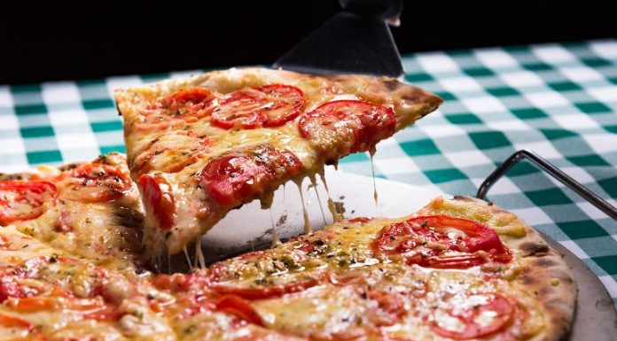 Napravite BRZINSKI PICU UZ POMOĆ MIKSERA: Topi se u ustima toliko je mekana i sočna!