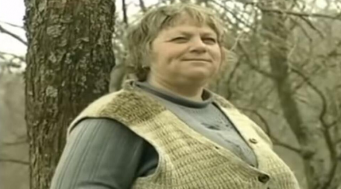 RADICA ŽIVI SAMA NA PLANINI I NJENA PRIČA JE BOLNA I TEŠKA: Žena vuk se hrani u šumi, ne zna ni koji je mesec ni godina