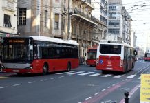 “NE USTAJEM STARIJIMA U PREVOZU, I JA SAM UMORAN” Lavina komentara zatrpala mladića posle priznanja na mrežama