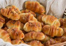 Nestaju brzinom svetlosti: Kiflice su neodoljivo mekane a tajna je u VODI (RECEPT)