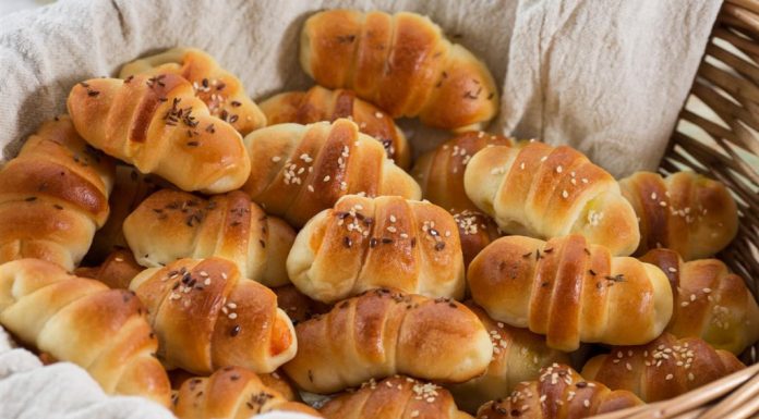 Nestaju brzinom svetlosti: Kiflice su neodoljivo mekane a tajna je u VODI (RECEPT)