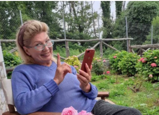 SUZANA MANČIĆ u svom domu sve sama radi: Podelila trik za čišćenje koji je oduševio domaćice