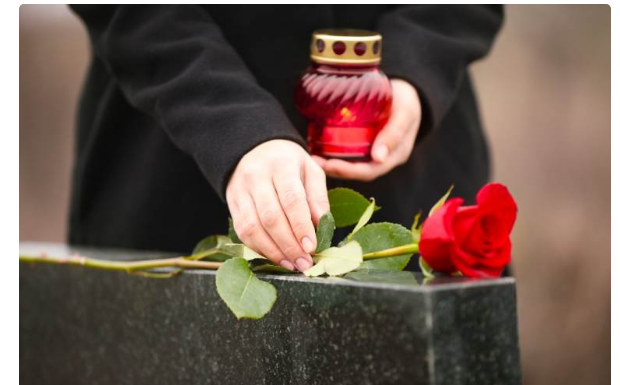 NOSIMO GOMILE HRANE NA GROBLJE, A OVO ZABORAVIMO: Za zadušnice je jedna stvar obavezna