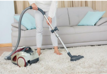 NAVUKLA JE ČARAPU NA USISIVAČ I URADILA OVO: Ljudi su gledali u čudu, da li je moguće?