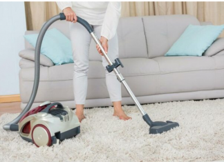 NAVUKLA JE ČARAPU NA USISIVAČ I URADILA OVO: Ljudi su gledali u čudu, da li je moguće?