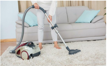 NAVUKLA JE ČARAPU NA USISIVAČ I URADILA OVO: Ljudi su gledali u čudu, da li je moguće?