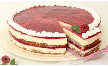 TORTA SA KREM SIROM I MALINAMA: Idealna za slavsku trpezu, vaši gosti biće oduševljeni