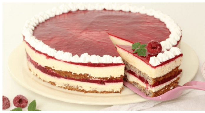 TORTA SA KREM SIROM I MALINAMA: Idealna za slavsku trpezu, vaši gosti biće oduševljeni