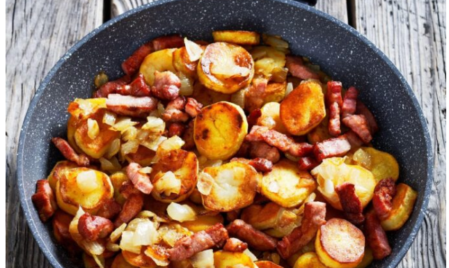 Ovako pripremljen krompir u Nemačkoj jedu i za doručak: Donosimo originalan recept za hrskave krompiriće sa slaninom