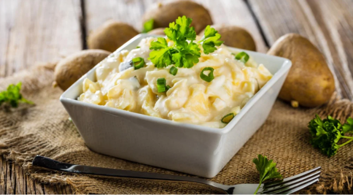 Dodajte samo jednu kašiku ovog SASTOJKA I VAŠA krompir salata će biti savršena (RECEPT)