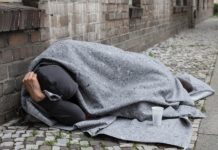 Žena iz Novog Sada prišla beskućniku da mu da nešto novca: Šokirala se kada je saznala ko je on