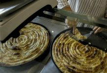 Napravite pravi BOSANSKI BUREK od gotovih kora: Kada ga jednom probate uvijek ćete da ovako pripremati, prste da poližeš