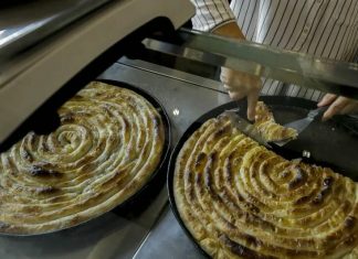 Napravite pravi BOSANSKI BUREK od gotovih kora: Kada ga jednom probate uvijek ćete da ovako pripremati, prste da poližeš