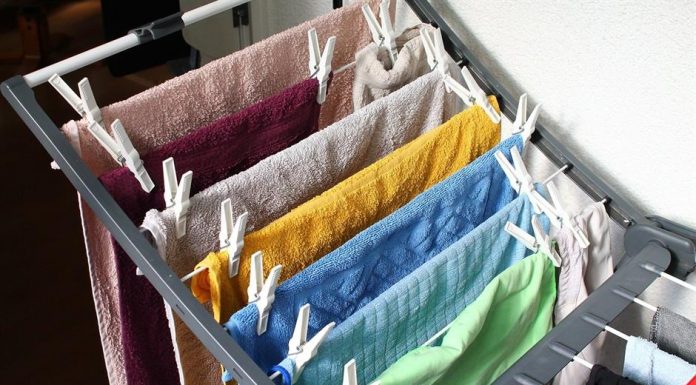 TRIK ZA SUŠENJE VEŠA TOKOM ZIME ODUŠEVIO SVE: Odeća se osuši za tili čas a nema vlage u stanu
