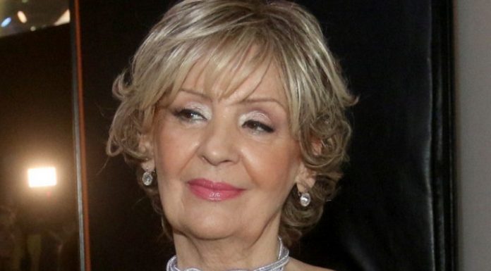 Vjenčanica Lepe Lukić hit je i za današnje standarde, pogledajte samo: Isplivala jedina fotografija vjenčanja pjevačice sa suprugom kojeg je uhvatila u preljubi