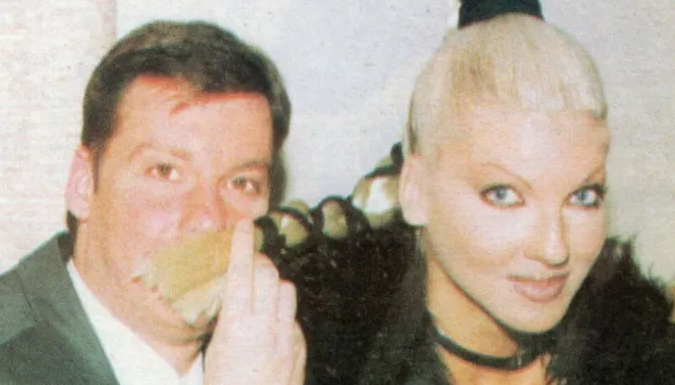 On je tajno majku Jelene Karleuše volio čitavih 17 godina: Još uvijek je u velikoj boIi zbog njene smrti – u pitanju je poznati srpski pjevač (Foto)