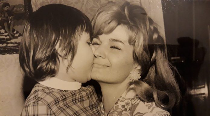 I danas se teško miri sa gubitkom majke: Evo kako u 58. godini izgleda ćerka Silvane Armenulić za koju kažu da je preslikana pevačica (FOTO)