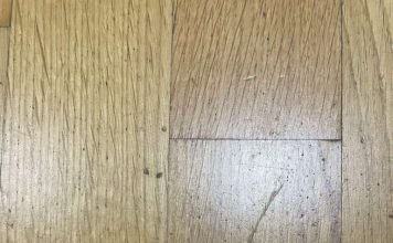 Isprobali smo “neverovatan” trik za oštećeni parket za koji vam treba samo jedna namirnica, pogledajte o čemu se radi