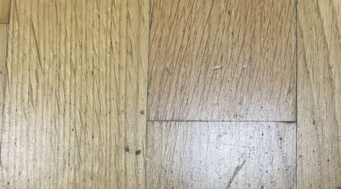 Isprobali smo “neverovatan” trik za oštećeni parket za koji vam treba samo jedna namirnica, pogledajte o čemu se radi