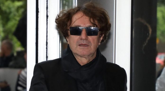 Dom GORANA BREGOVIĆA zavijen u crno, svi nemi od bola: Preminula je poslednja sarajevska dama..