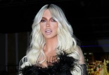 Karleuša ne prestaje da podiže temperaturu: Pogledajte u kakvom izdanju je prošetala ispred Skupštine