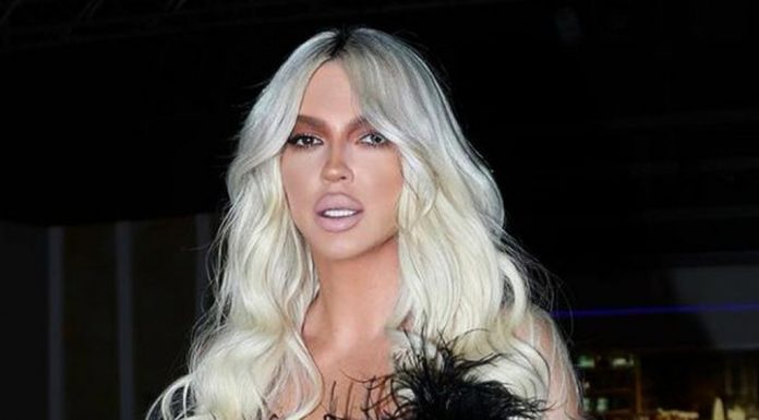 Karleuša ne prestaje da podiže temperaturu: Pogledajte u kakvom izdanju je prošetala ispred Skupštine