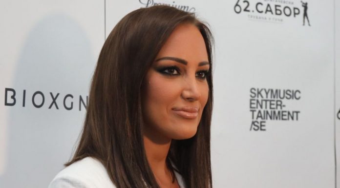 Prija DRASTIČNO promenila imidž tik pred Novu godinu: Da li vam se sviđa kako sada izgleda? (FOTO)