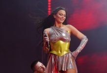 Sad je jasno od koga je nasledila lepotu – Milica Pavlović u zagrljaju majke Mirjane: Fotografija govori više od hiljadu reči