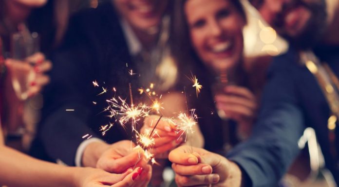 OVO NE OBLAČITE NI ZA ŽIVU GLAVU – Zabranjena boja garderobe za Novu godinu, veruje se da donosi nesreću!