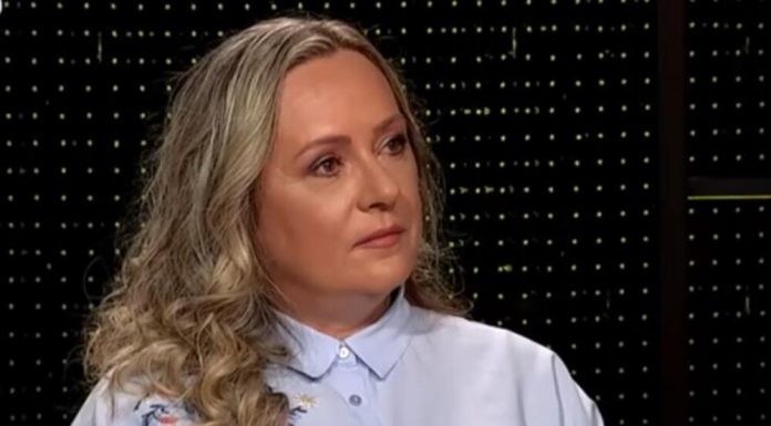 “Deca i ja smo u dugovima, živimo kao socijalni slučaj” – NAKON SMRTI NAŠEG POZNATOG PEVAČA, NJEGOVA UDOVICA OSTALA NA RUBU EGZISTENCIJE