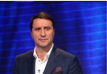 Šta napravi čovek?! – Možete li uopšte da zamislite Memedovića kako kiti jelku? – Ovakvu novogodišnju dekoraciju niko nema!